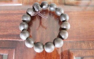 南通琦虎紅木工藝品廠 專注紅木雕刻手佛珠，廠家直銷，定制批發(fā)